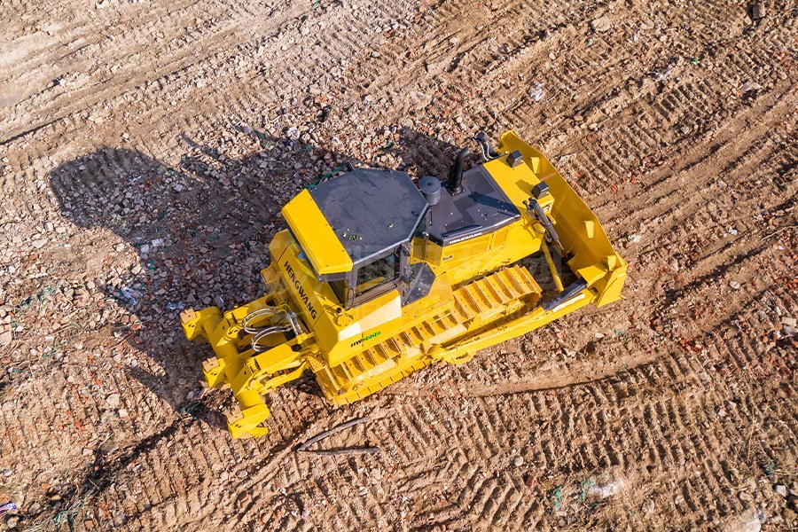 Precision and Versatility: The Hydraulic and Blade Systems