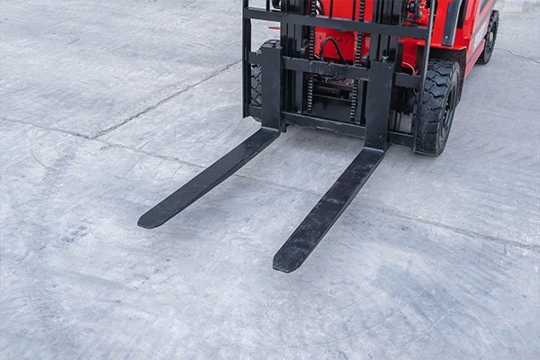 HW3T Electric Forklift - Image 3
