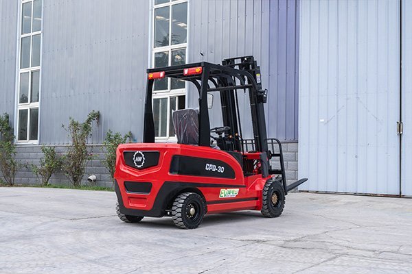 HW3T Electric Forklift - Image 2