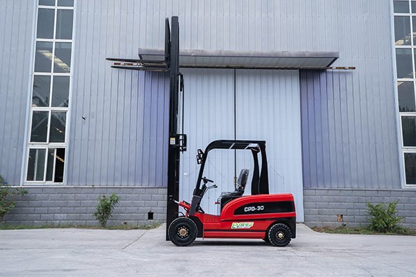 HW3T Electric Forklift - Image 4