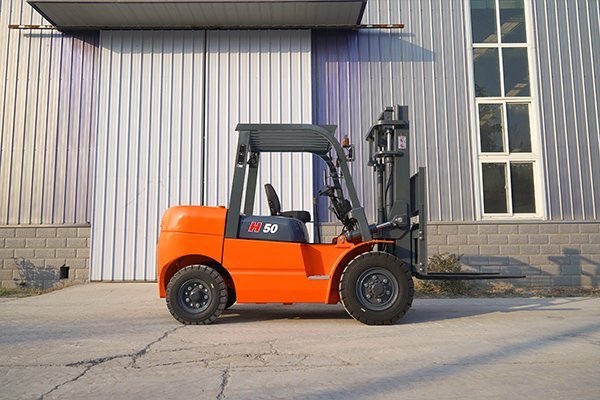 HW5T Diesel Forklift - Image 2