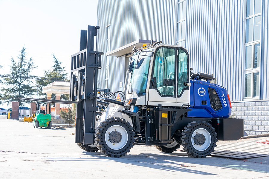 HWC-30 All-terrain forklift - Image 2