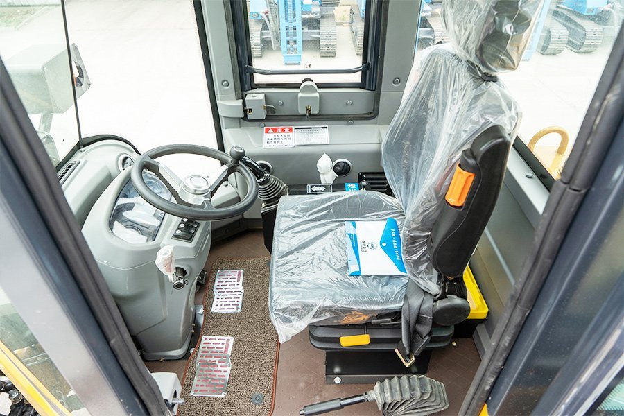 HW-30 Wheel Loader - Image 3