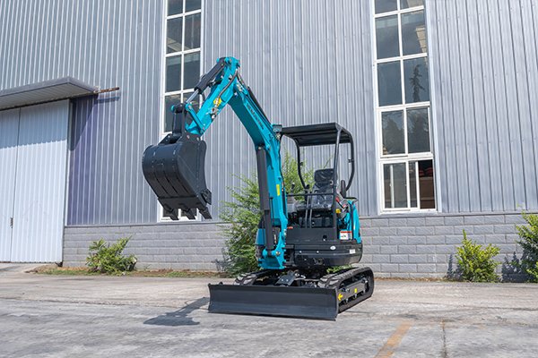 Operator using HW-35W Crawler Excavator for trench digging